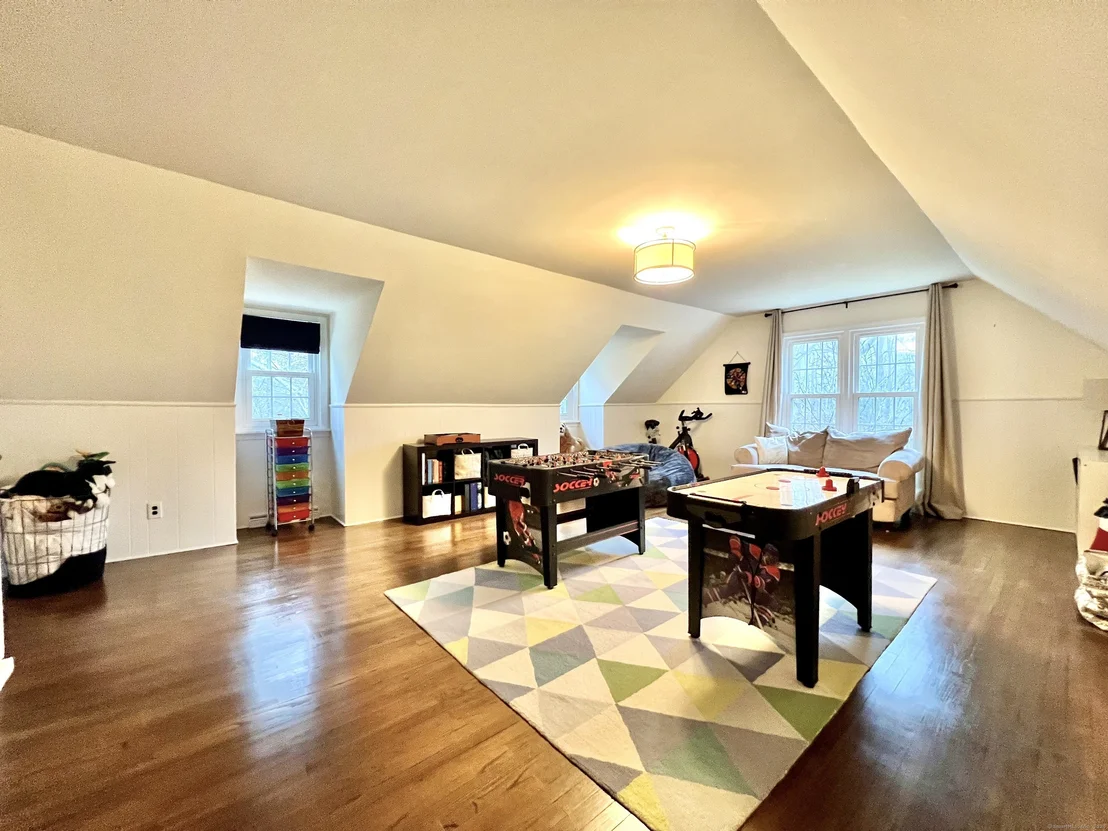 Photo of 320 Westport Road
