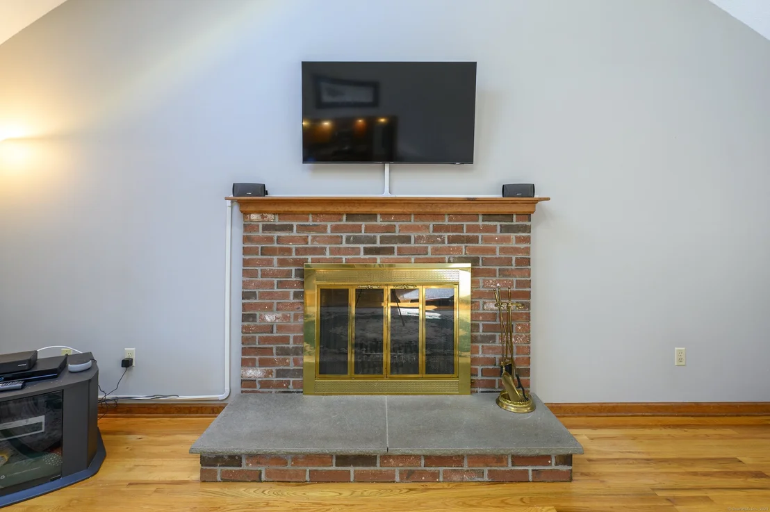 Photo of 1352 Wolf Hill Road