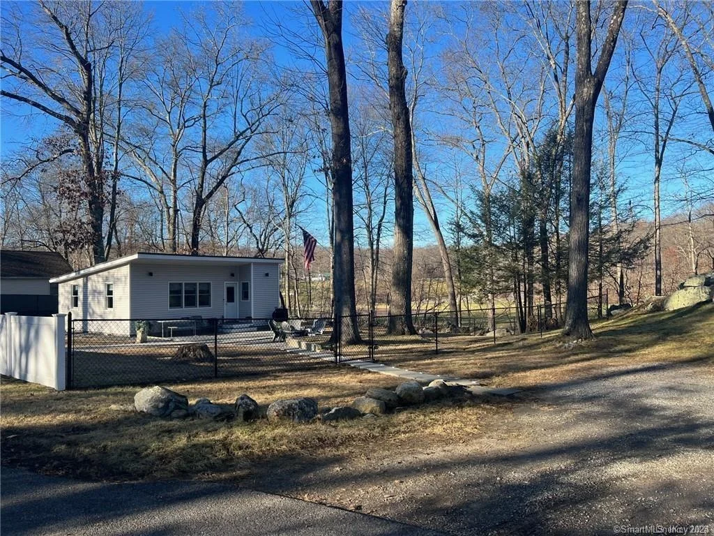 Photo of 82 Floradan Road