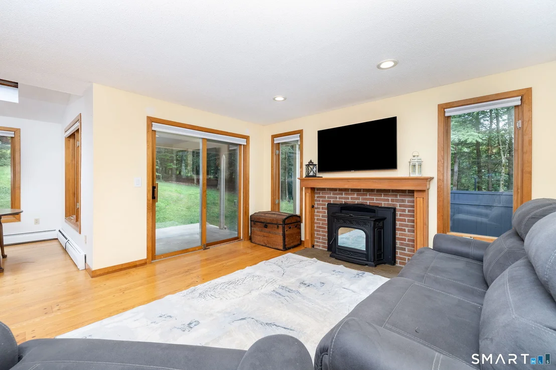 Photo of 1386 Cedar Swamp Road