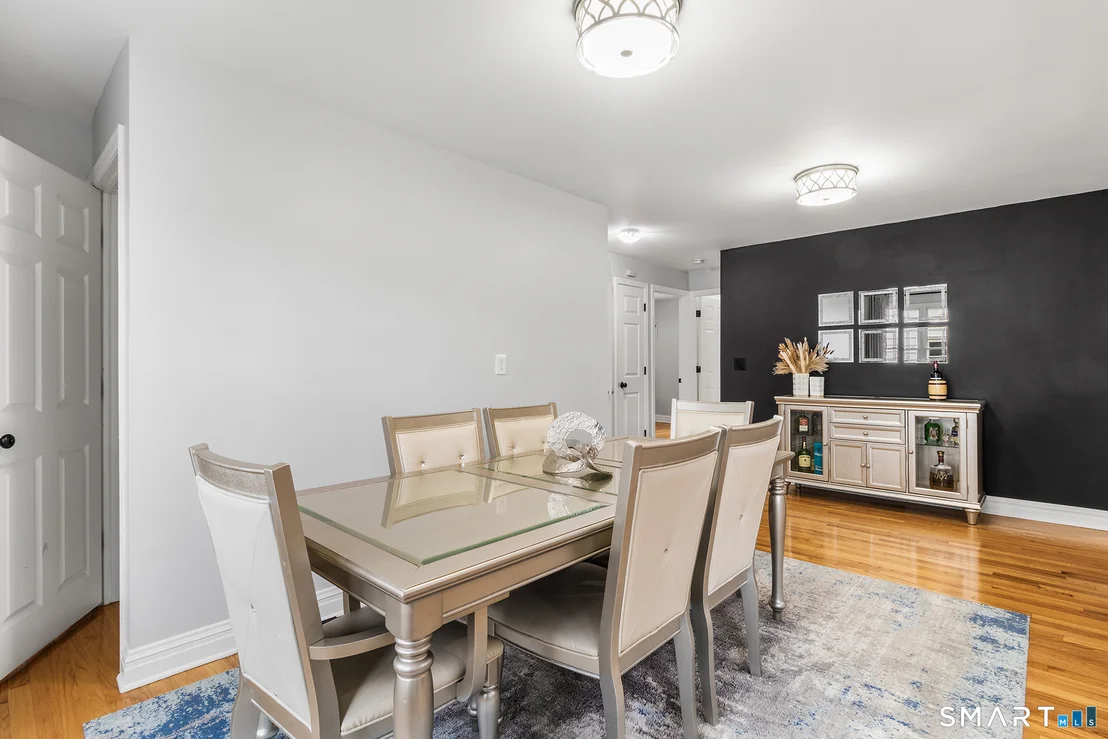Photo of 1710 Stratfield Road