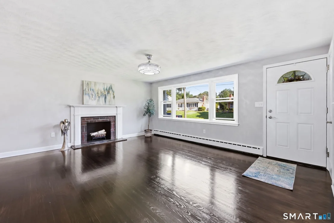 Photo of 156 Robin Hill Road