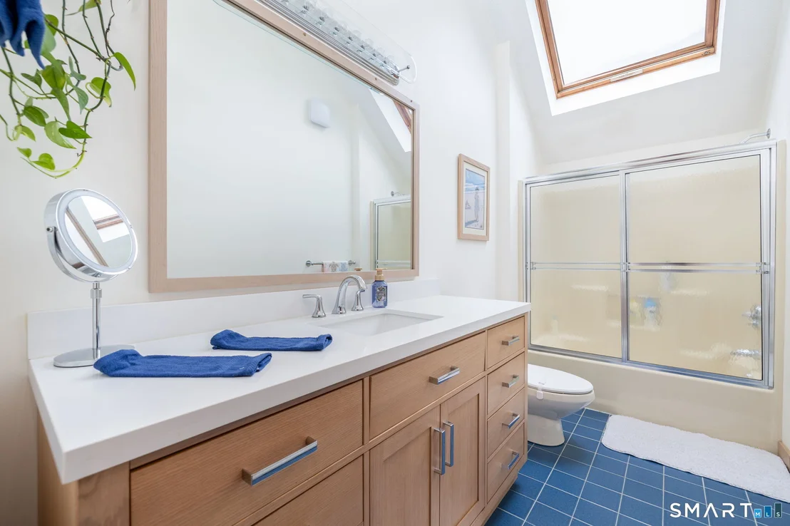 Photo of 1386 Cedar Swamp Road