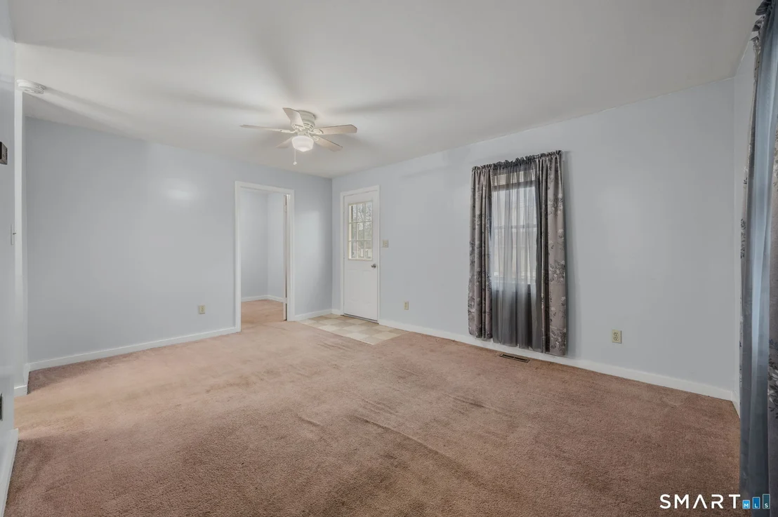 Photo of 275 Midway Oval