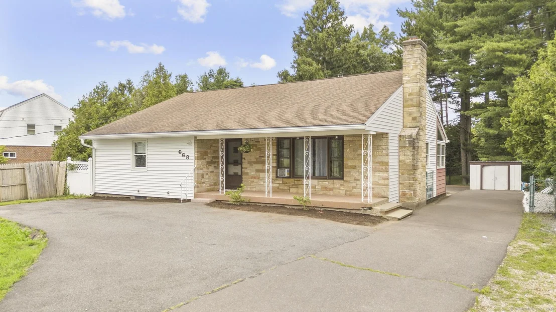 Photo of 668 Ellington Road