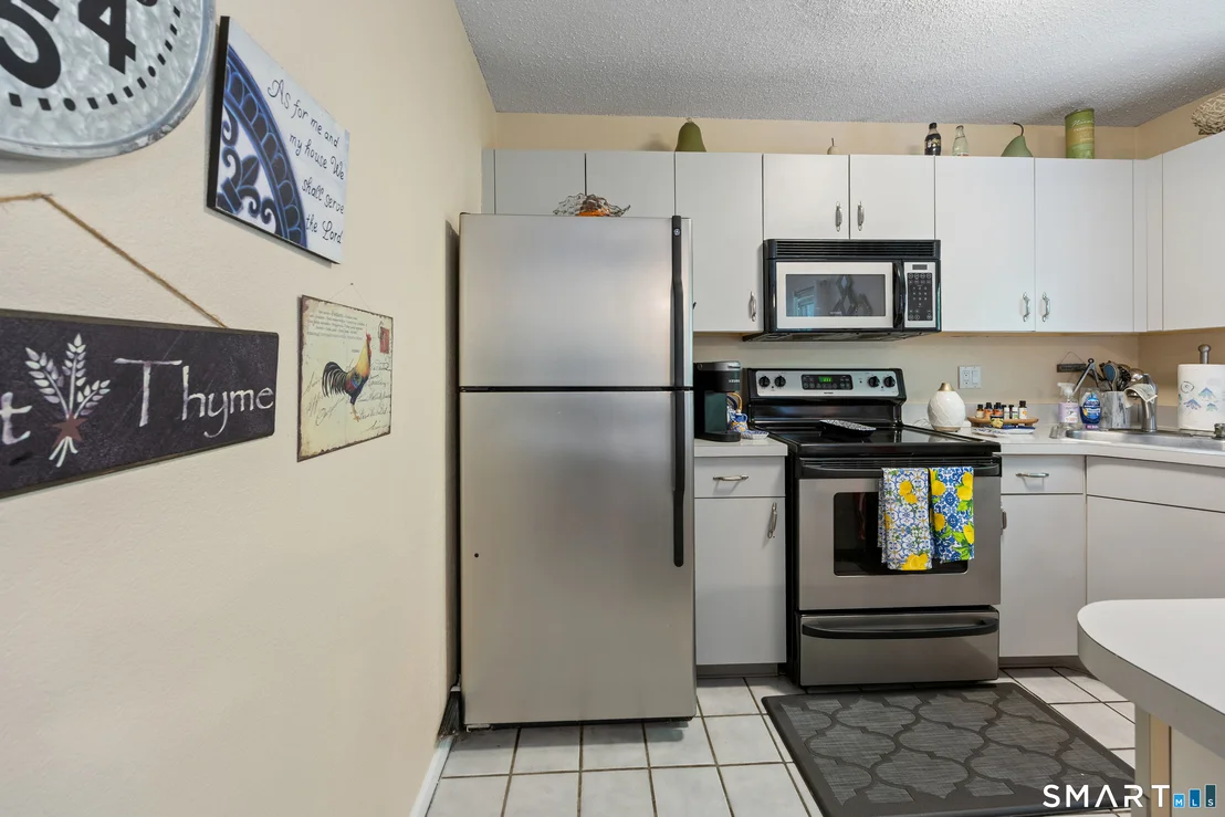 Photo of Unit 27F at 925 Oronoke Road