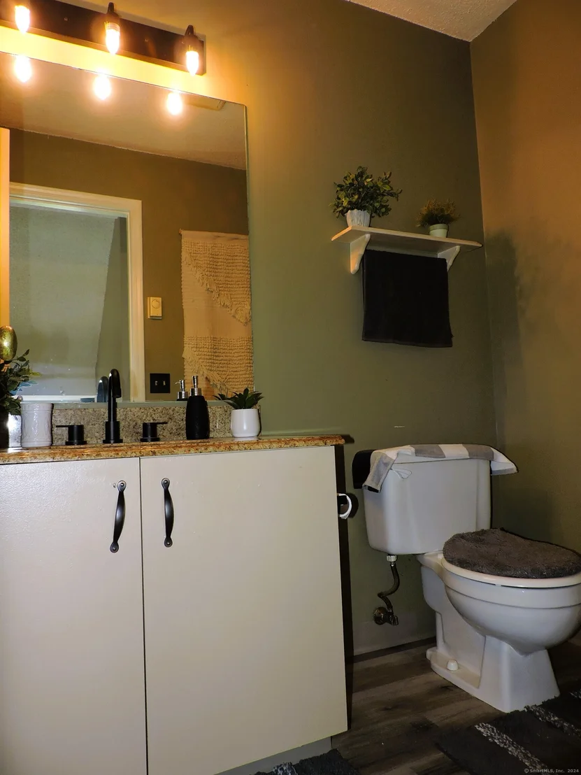Photo of Unit 32C at 925 Oronoke Road