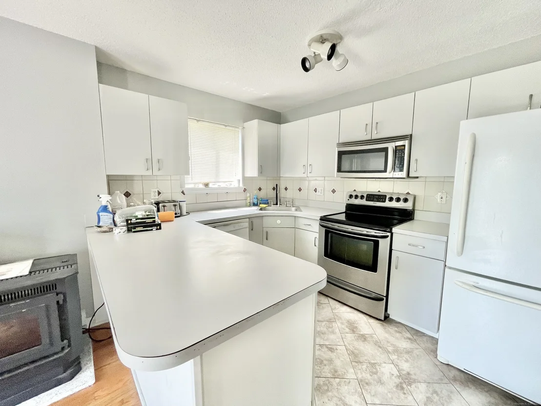 Photo of Unit 24A at 925 Oronoke Road