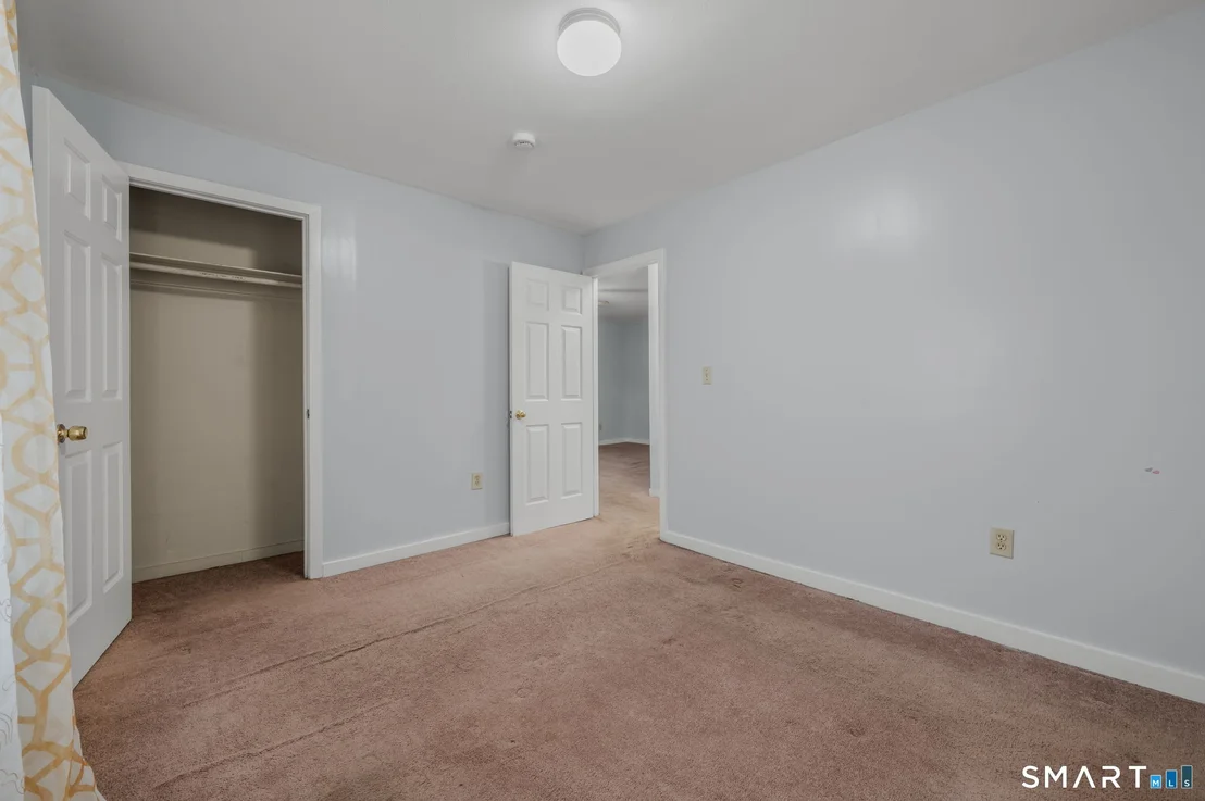 Photo of 275 Midway Oval