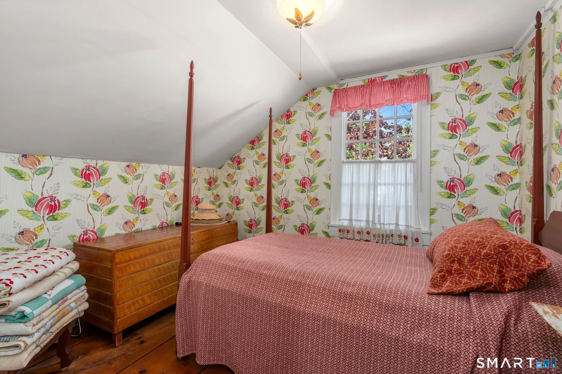 Photo of 921 Thompsonville Road