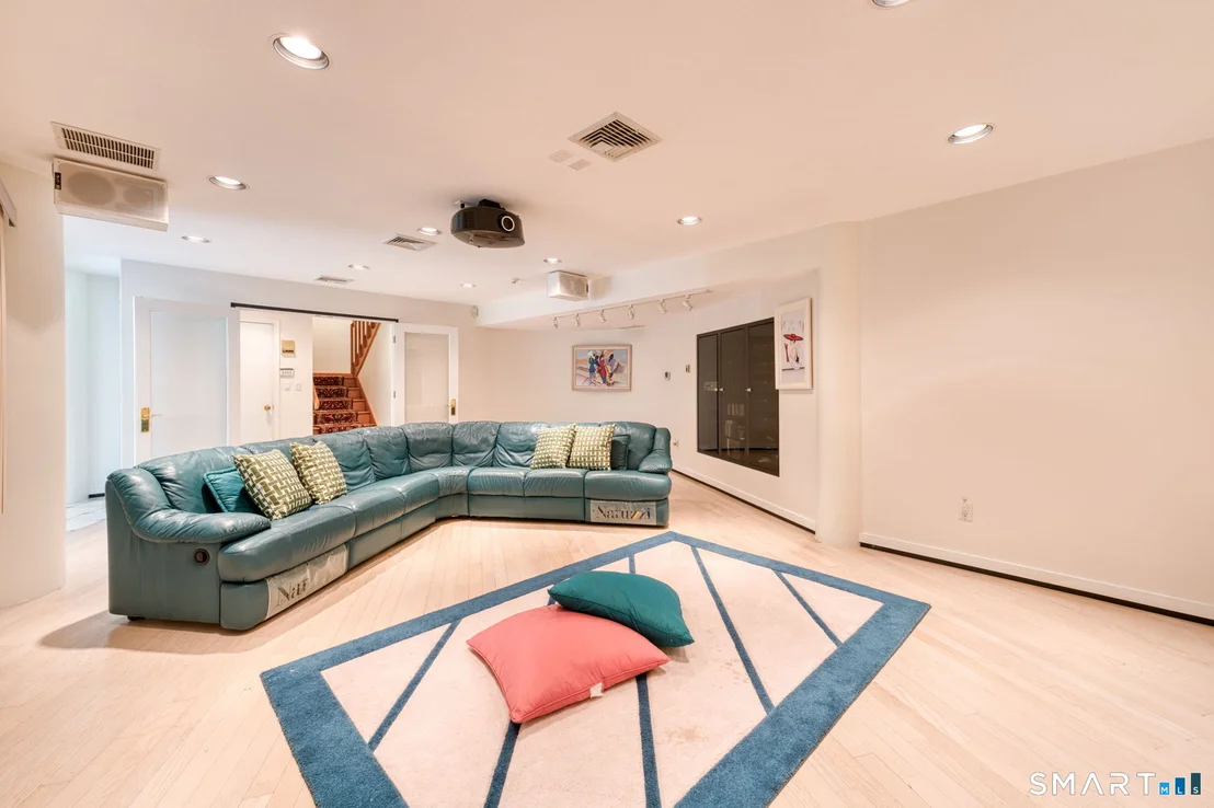 Photo of 73 Greentree Drive