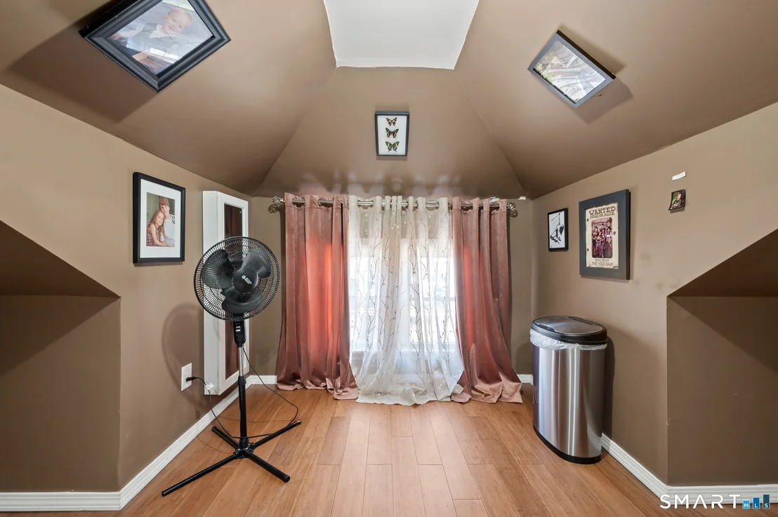 Photo of 32 Burr Avenue