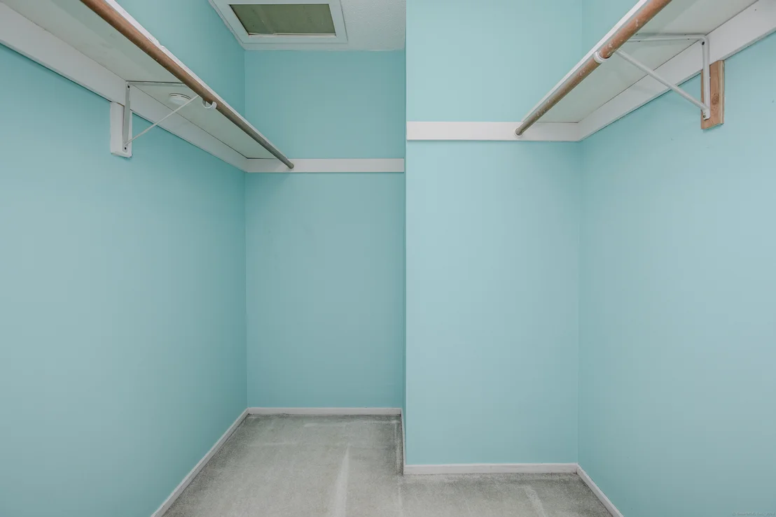 Photo of Unit APT41 at 827 Oronoke Road