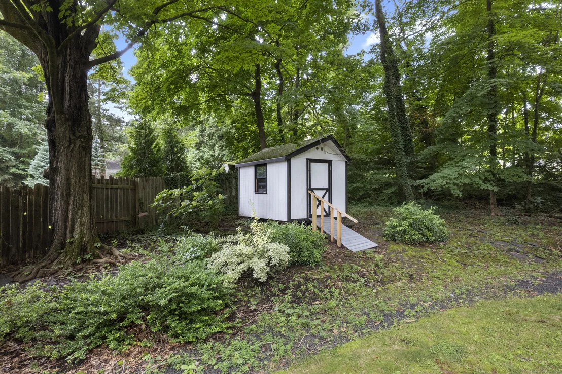 Photo of 1071 King Road