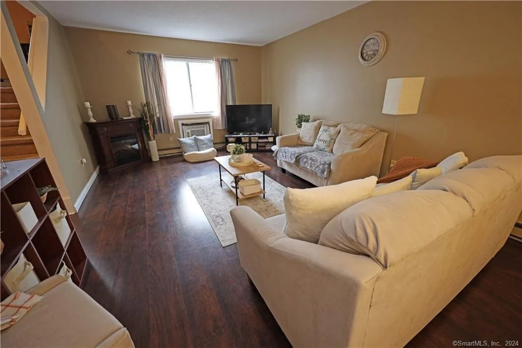 Photo of Unit 13E at 925 Oronoke Road
