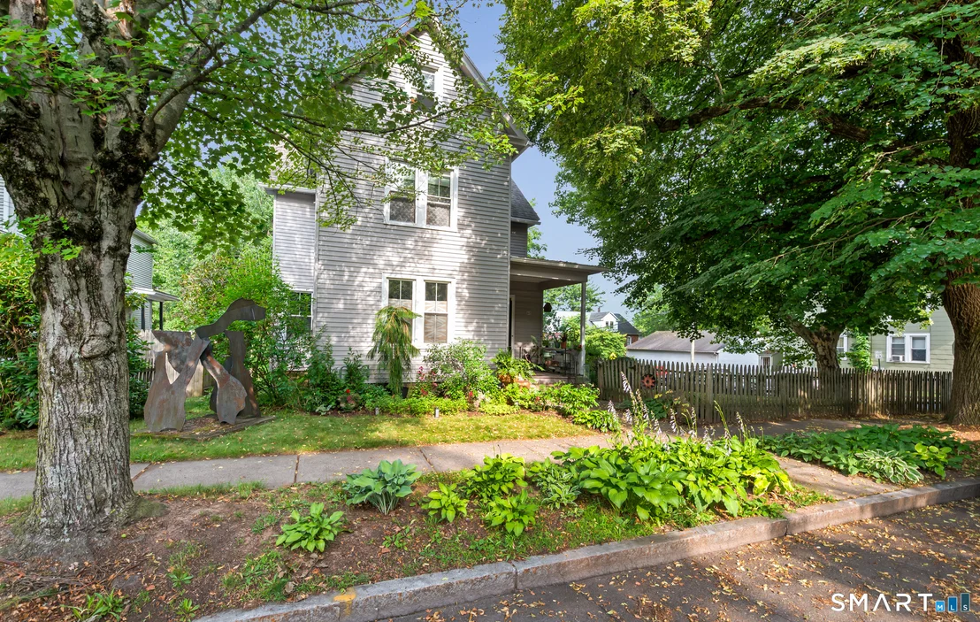 Photo of 598 High Street
