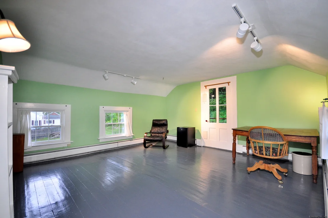 Photo of 19 Maple Avenue