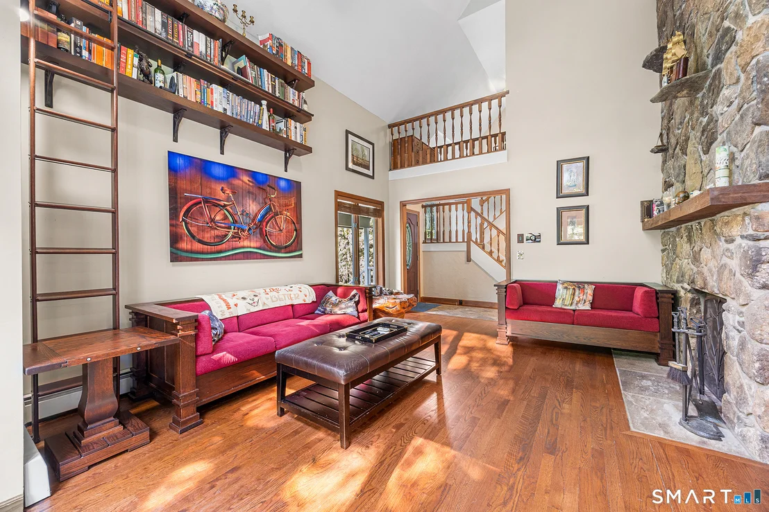 Photo of 82 River Road