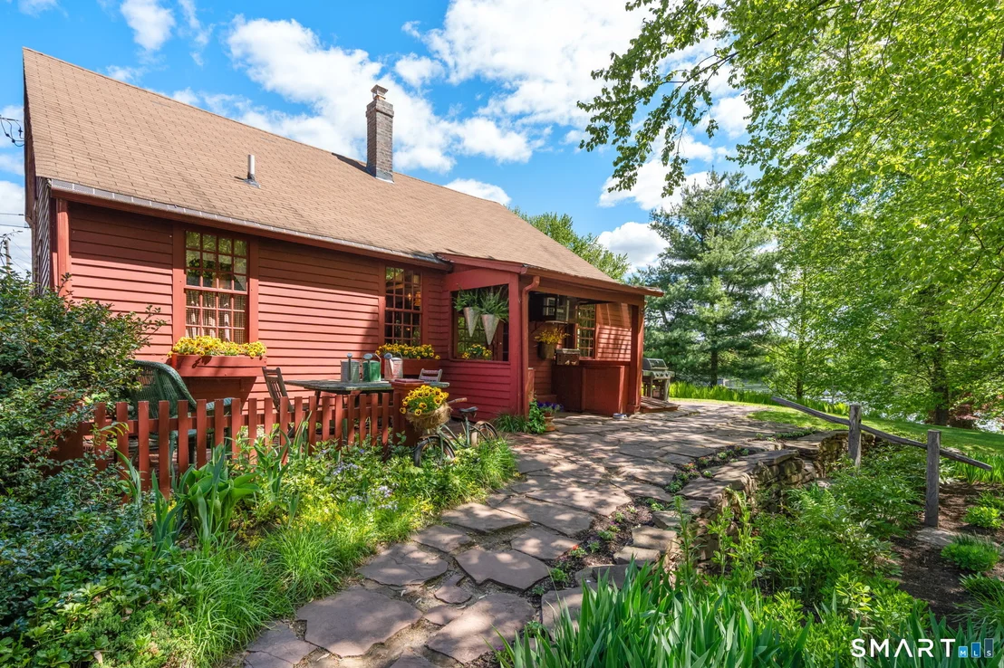 Photo of 921 Thompsonville Road