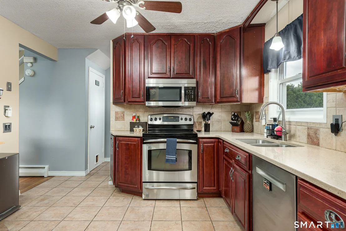 Photo of 50 Putnam Lane