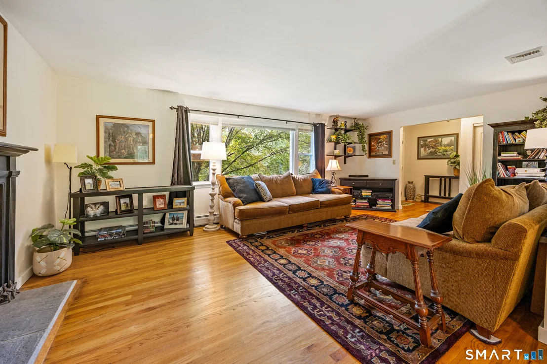 Photo of 44 Williamsburg Drive