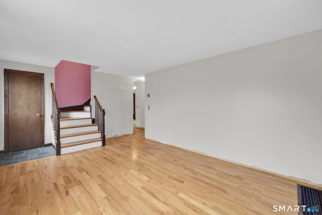 Photo of 1091 Flanders Road