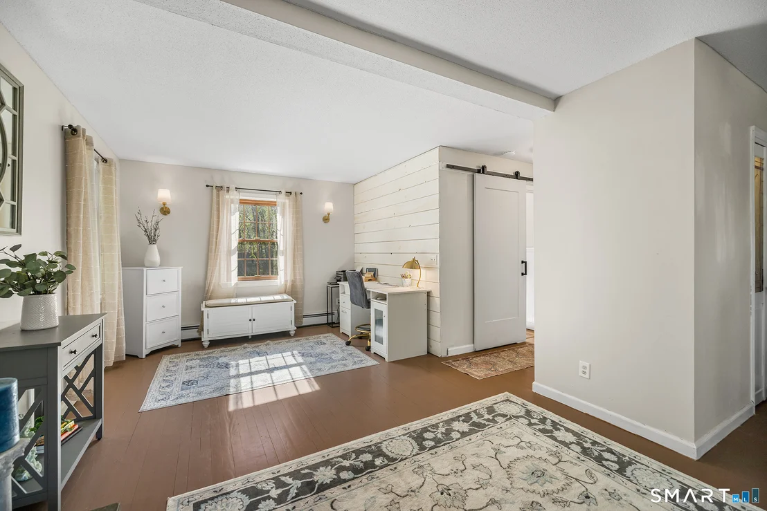 Photo of 1169 Flanders Road