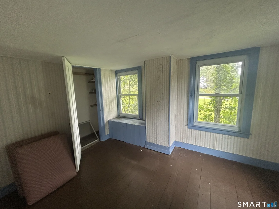 Photo of 433 Simsbury Road