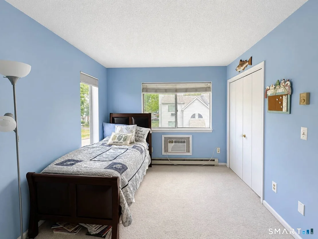 Photo of Unit 13J at 925 Oronoke Road
