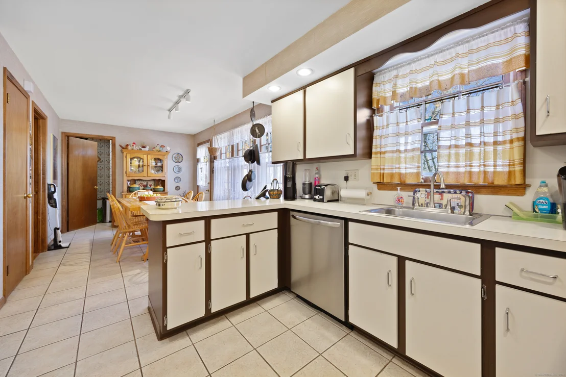 Photo of 325 Oak Drive
