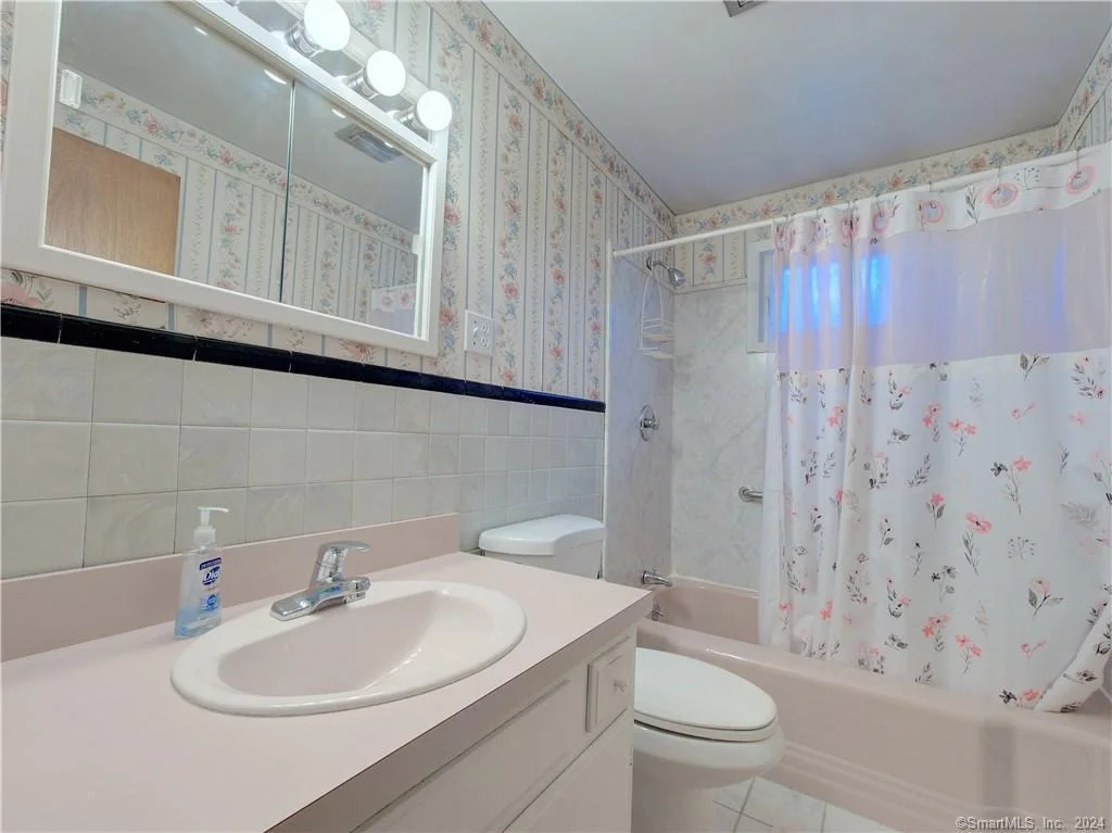 Photo of 183 Holbrook Avenue