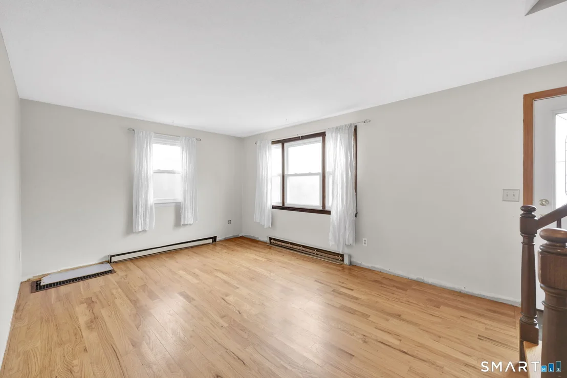 Photo of 1091 Flanders Road