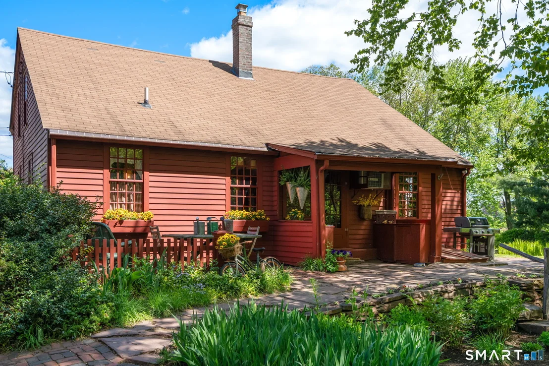 Photo of 921 Thompsonville Road