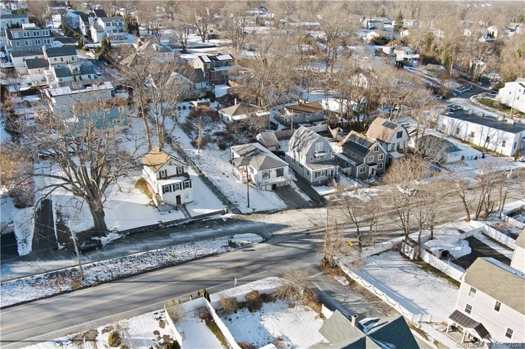 Photo of 39 Edgefield Avenue