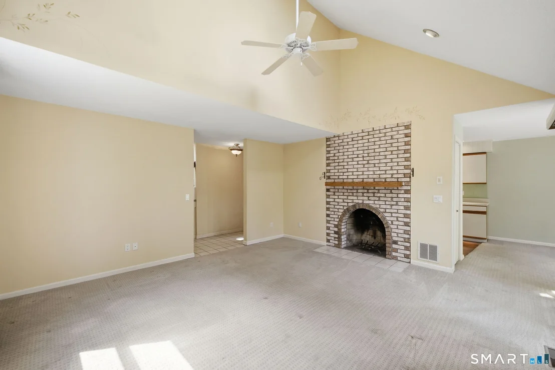 Photo of Unit B at 15 Thistle Way