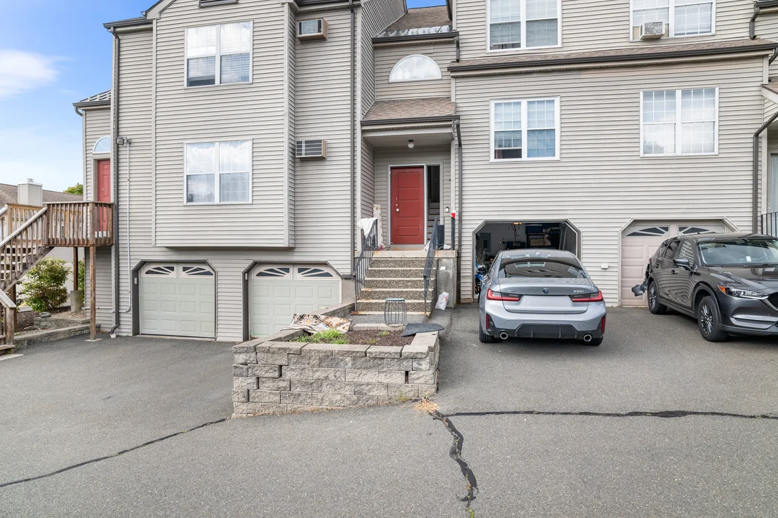 Photo of Unit APT3 at 10 Taft Point