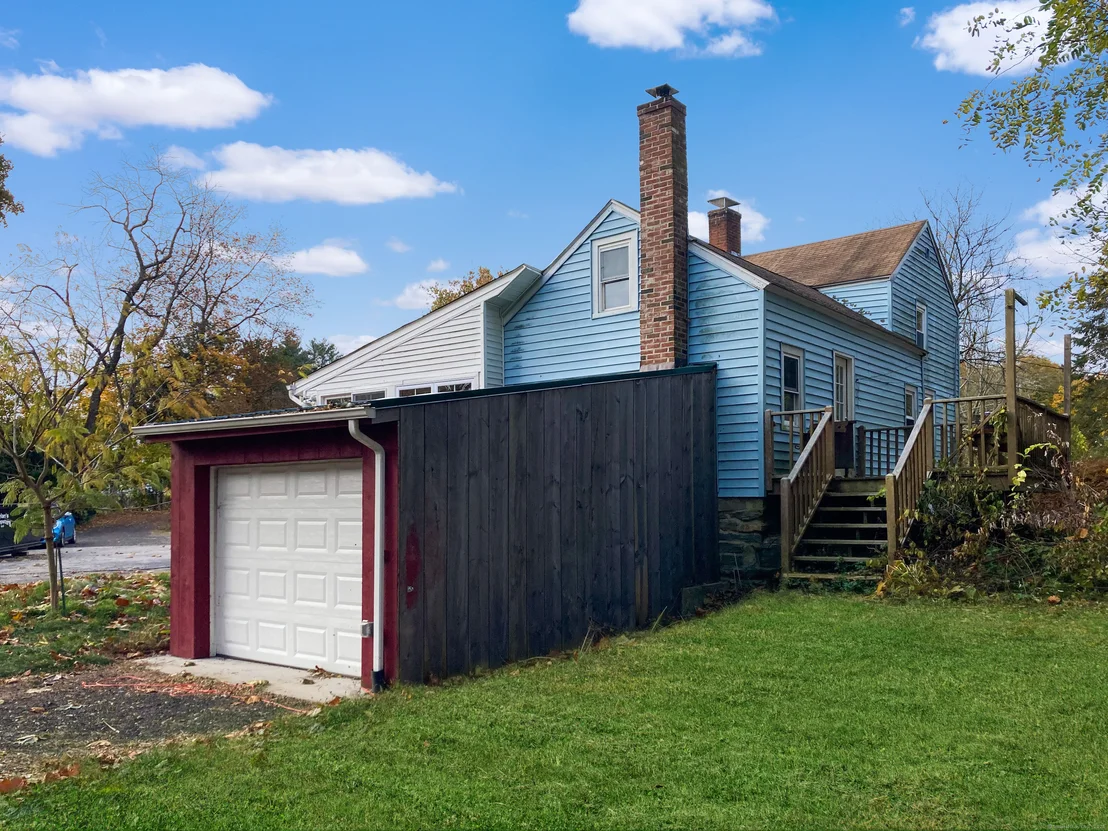 Photo of 908 Trumbull Highway