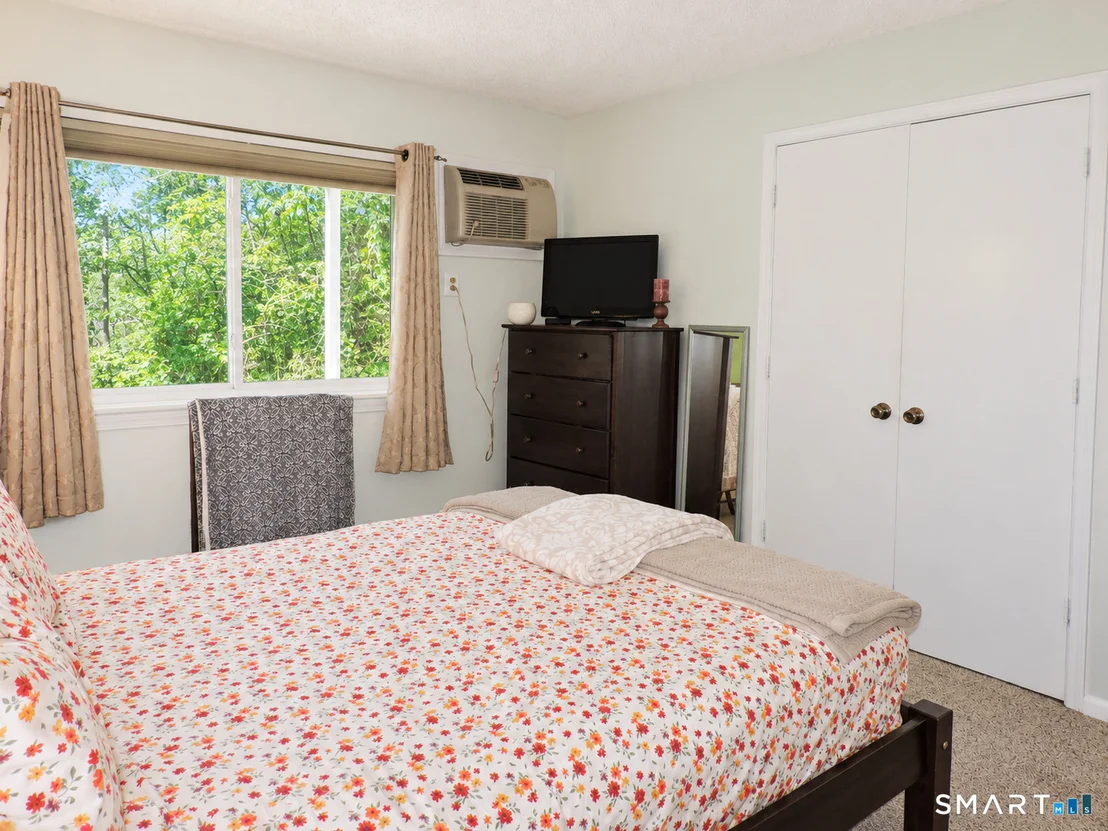 Photo of Unit 34J at 925 Oronoke Road
