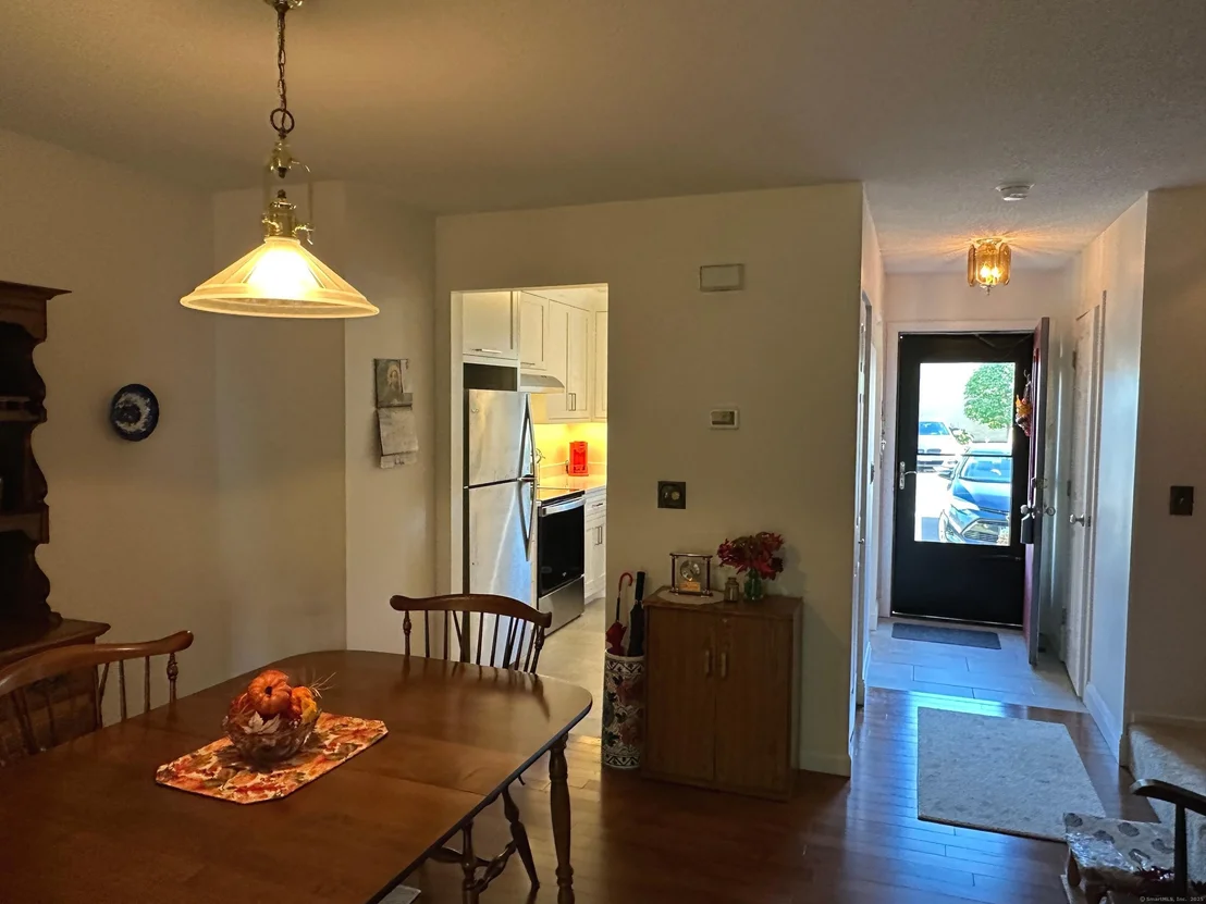 Photo of Unit APT23 at 827 Oronoke Road
