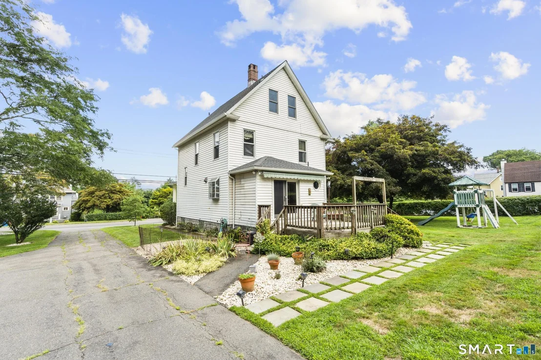 Photo of 169 River Road