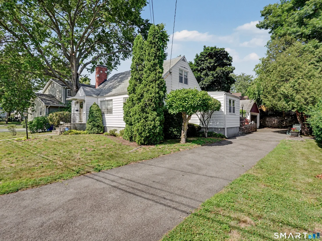 Photo of 64 Breyer Avenue