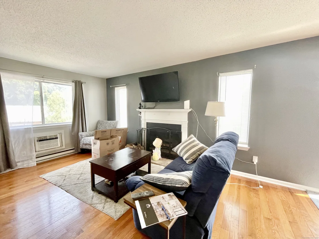 Photo of Unit 24A at 925 Oronoke Road