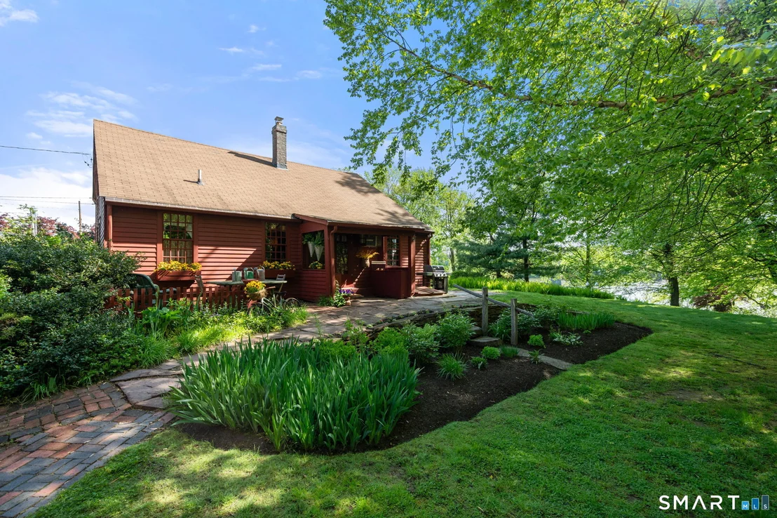 Photo of 921 Thompsonville Road