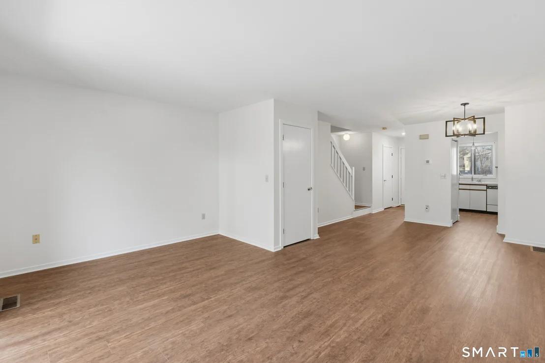 Photo of Unit APT82 at 827 Oronoke Road