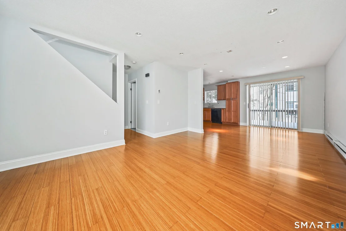 Photo of Unit 11D at 925 Oronoke Road