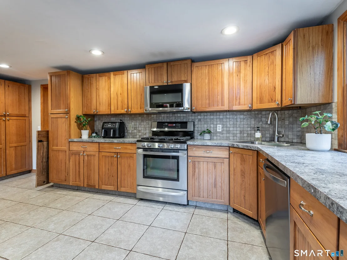 Photo of 28 Curtiss Hill Road