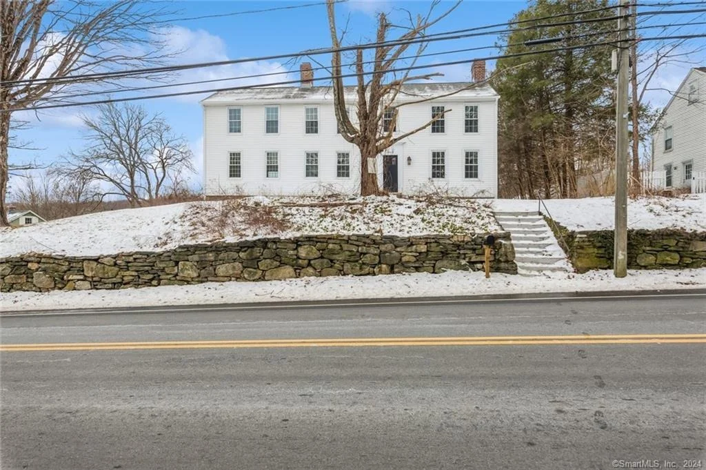 Photo of 1069 Main Street