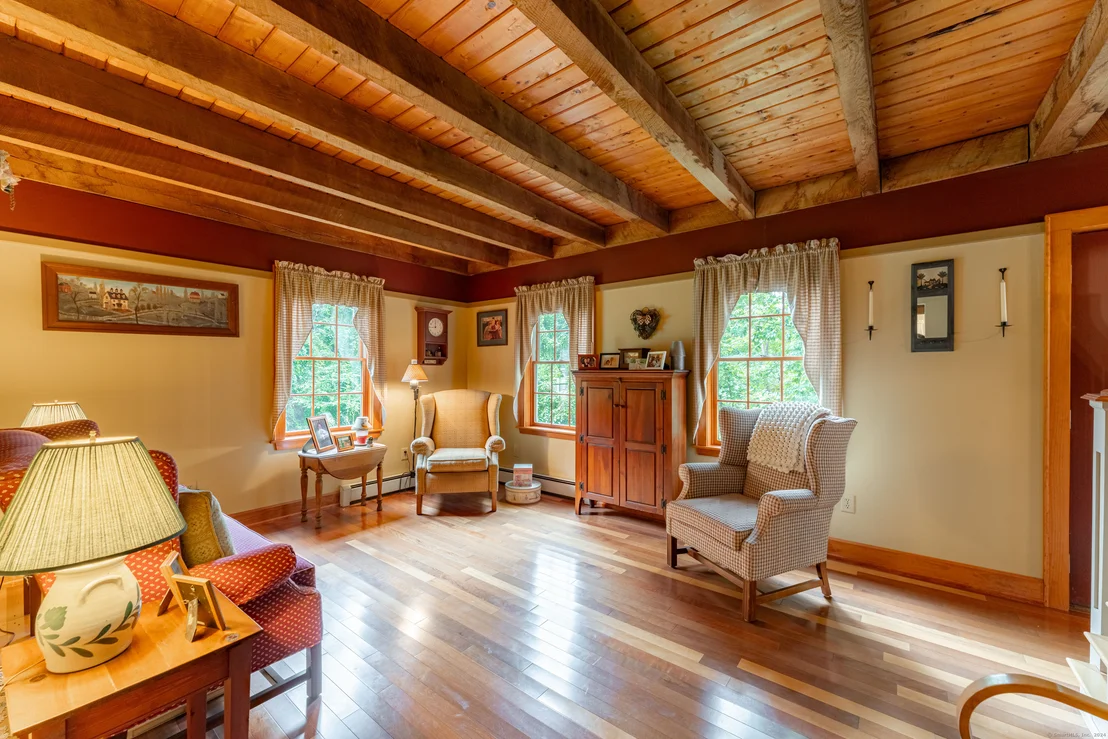 Photo of 512 Squaw Rock Road