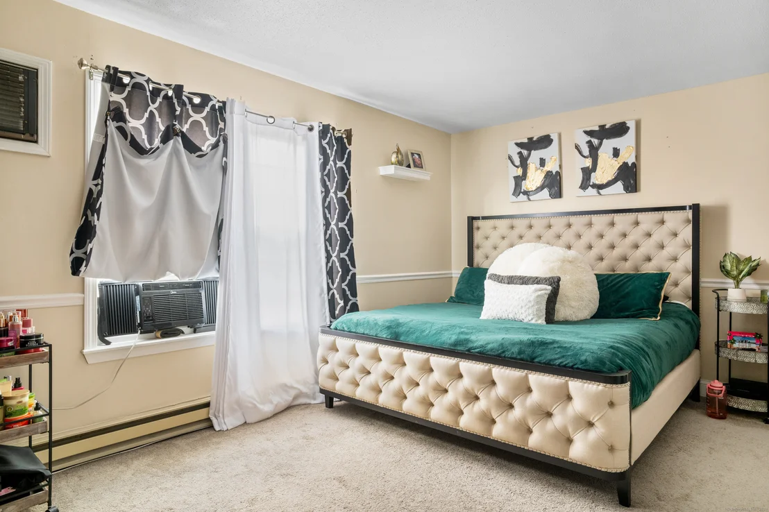 Photo of Unit APT3 at 10 Taft Point
