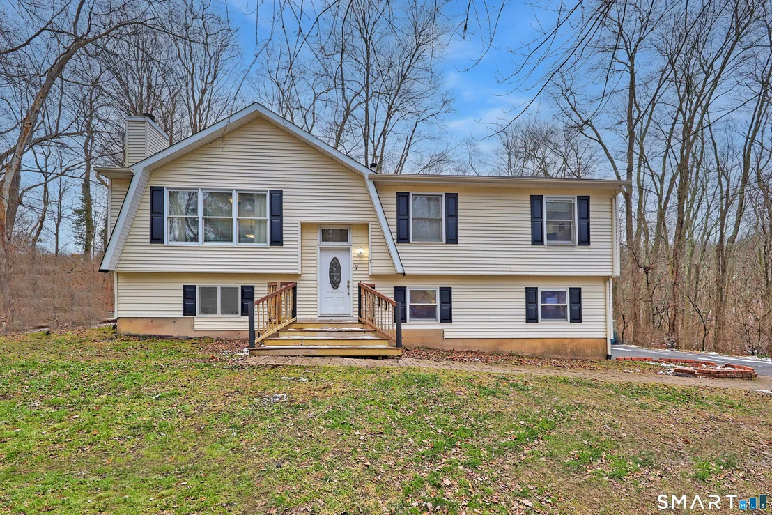 Photo of 7 Circuit Avenue